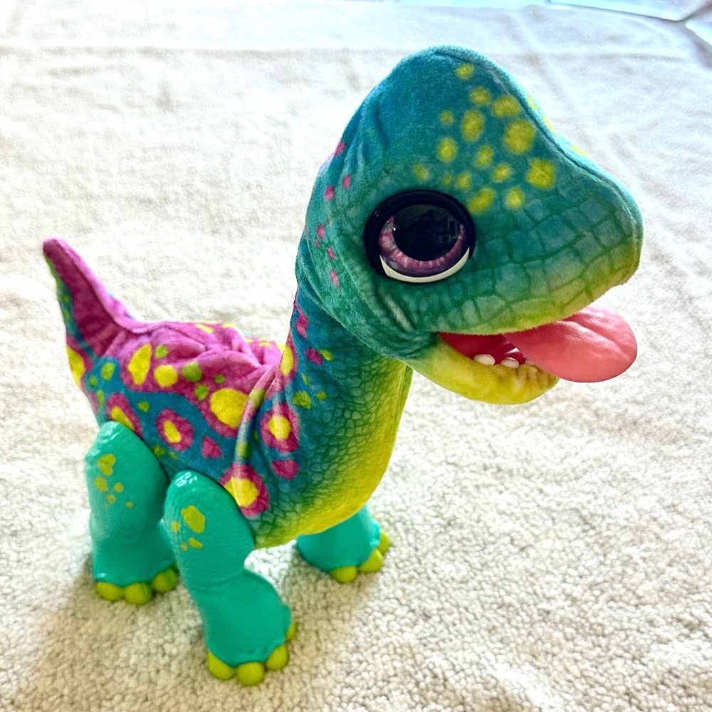 FurReal Snackin' Sam the Bronto interactive animatronic toy.